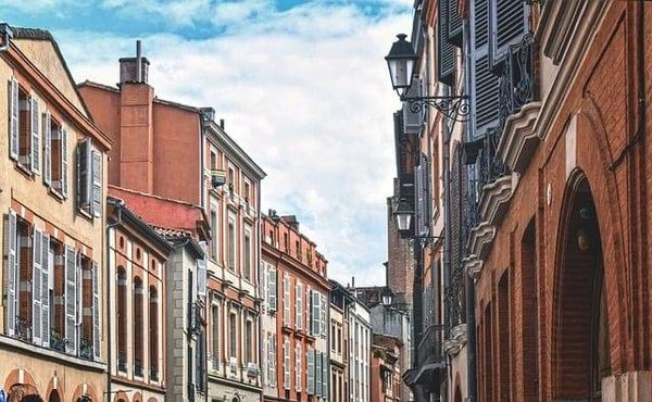 Guide complet pour la location et la vente de maisons à Toulouse : Trouvez votre bonheur dans la Ville Rose